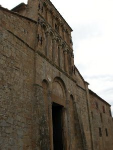 La Pieve di Santa Maria a Chianni (15260 bytes)